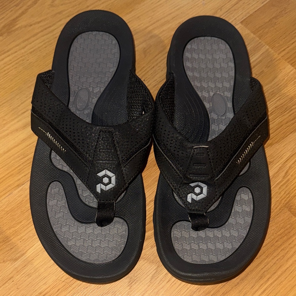 Pulltop NEW men’s size 9 EU43 Black Gray Slide Sandals slippers shoes flip flops
